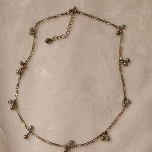 Elegant Gold Necklace with Pearls